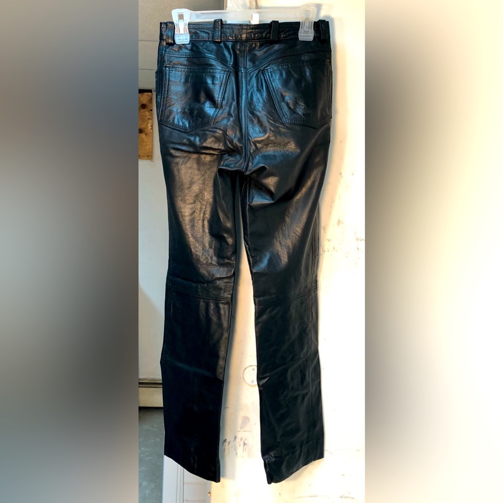 Unisex leather pant, suitable to ride!